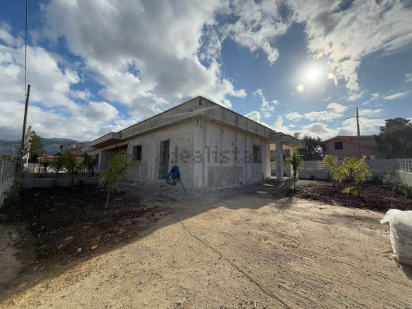 casa indipendente in vendita a Carini