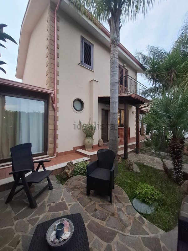 casa indipendente in vendita a Carini