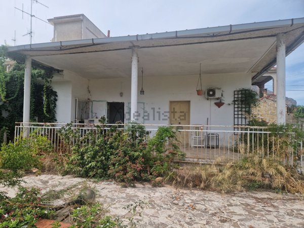 casa indipendente in vendita a Carini