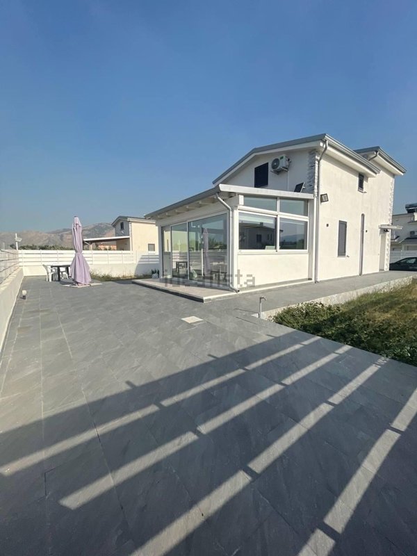 casa indipendente in vendita a Carini