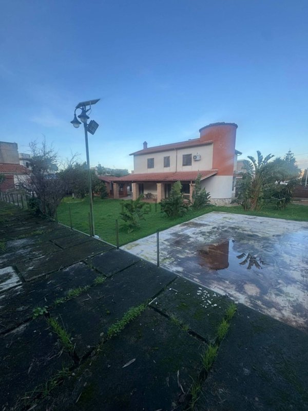 casa indipendente in vendita a Carini