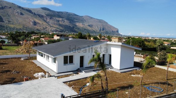 casa indipendente in vendita a Carini in zona Bivio Foresta