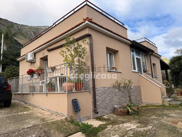 casa indipendente in vendita a Carini in zona Villagrazia di Carini