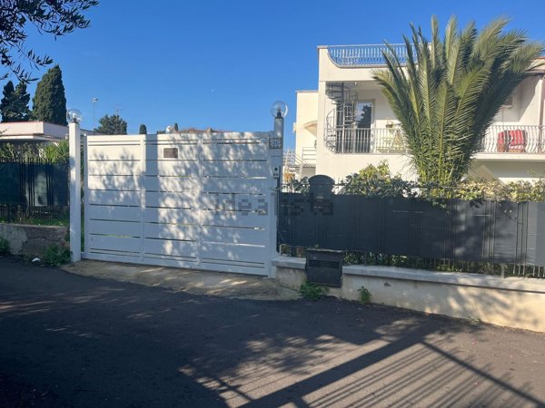 casa indipendente in vendita a Carini in zona Piraineto