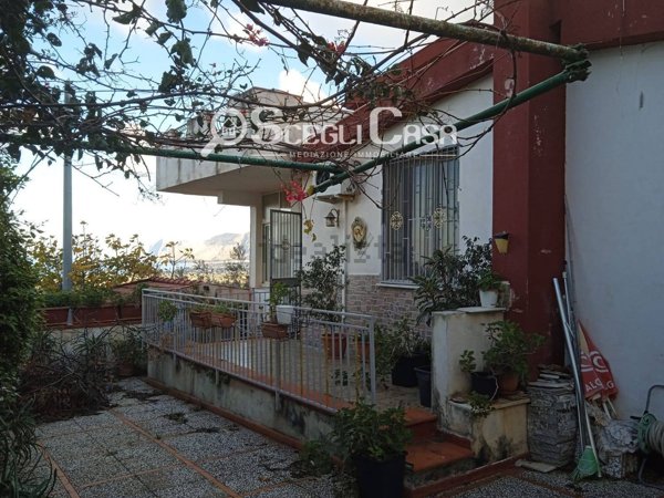 casa indipendente in vendita a Carini in zona Villagrazia di Carini