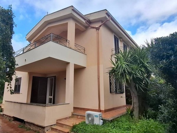 casa indipendente in vendita a Carini in zona Villagrazia di Carini