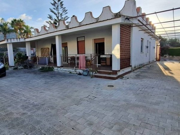 casa indipendente in vendita a Carini