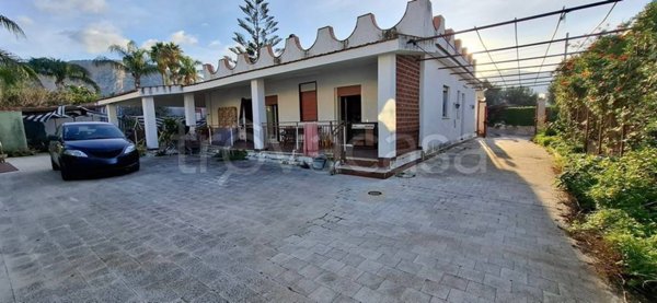 casa indipendente in vendita a Carini