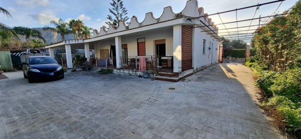 casa indipendente in vendita a Carini