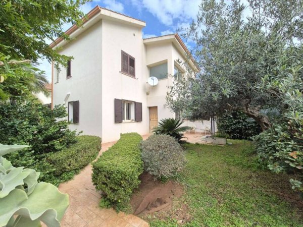 casa indipendente in vendita a Carini in zona Piraineto