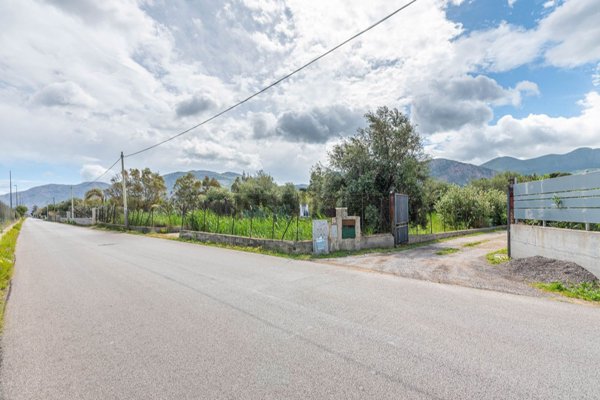 terreno edificabile in vendita a Carini