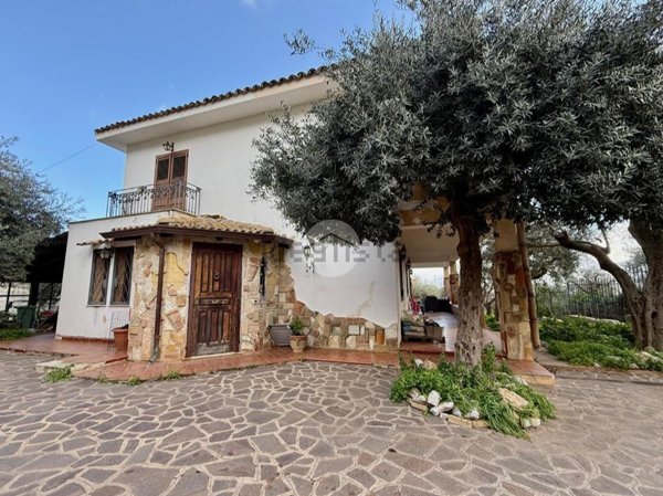 casa indipendente in vendita a Carini