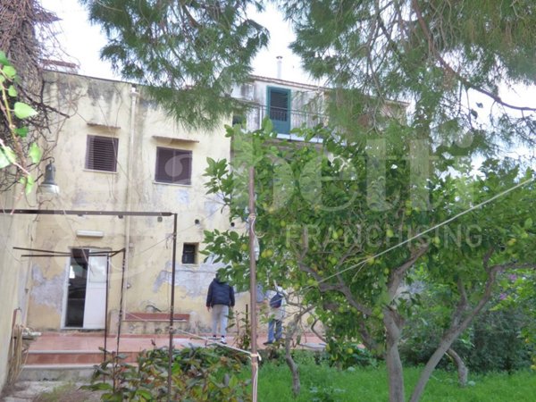 casa indipendente in vendita a Carini in zona Piraineto