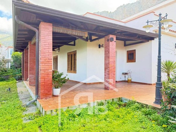 casa indipendente in vendita a Carini