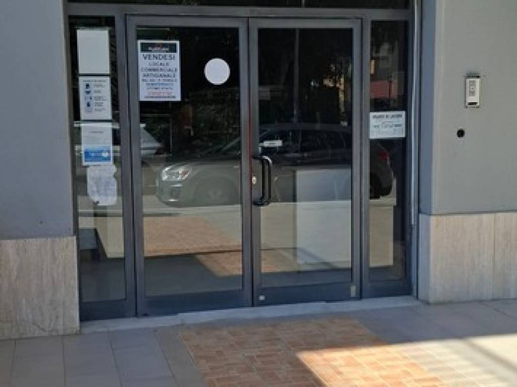 negozio in vendita a Carini