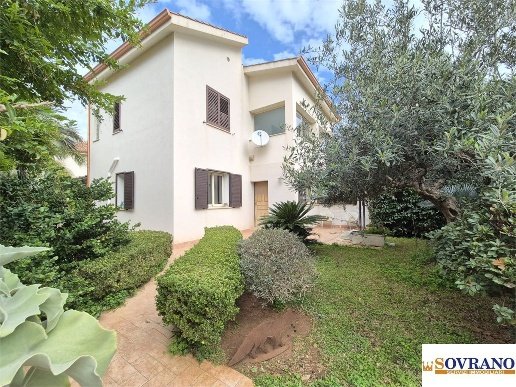 casa indipendente in vendita a Carini in zona Piraineto