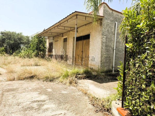 appartamento in vendita a Carini in zona Piraineto