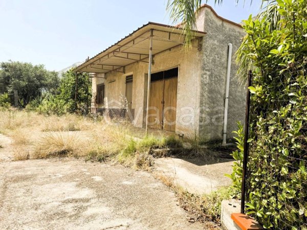 casa indipendente in vendita a Carini in zona Piraineto