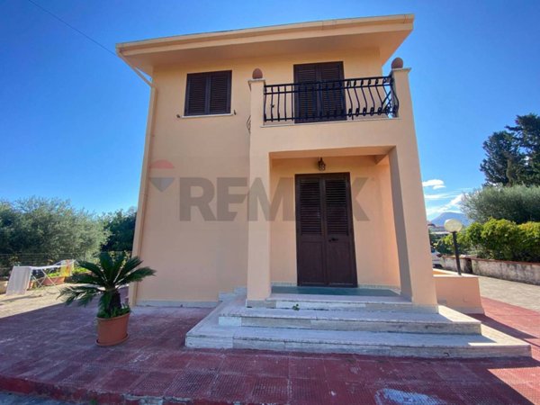 casa indipendente in vendita a Carini in zona Villagrazia di Carini