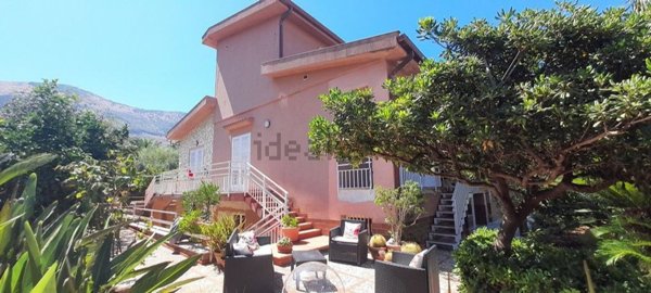 casa indipendente in vendita a Carini