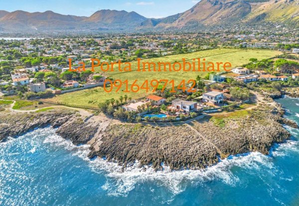 casa indipendente in vendita a Carini in zona Piraineto