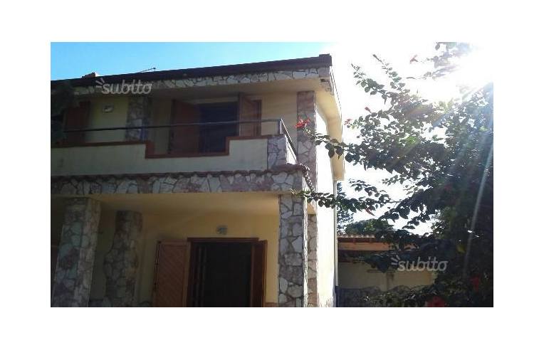 casa indipendente in vendita a Carini in zona Piraineto