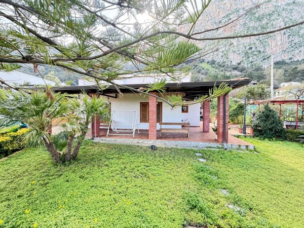 casa indipendente in vendita a Carini