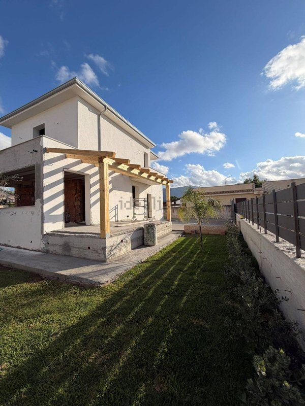 casa indipendente in vendita a Carini