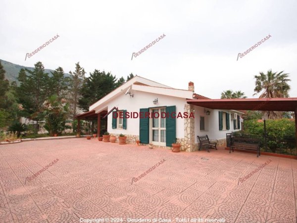 casa indipendente in vendita a Carini