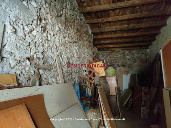 locale commerciale in vendita a Carini