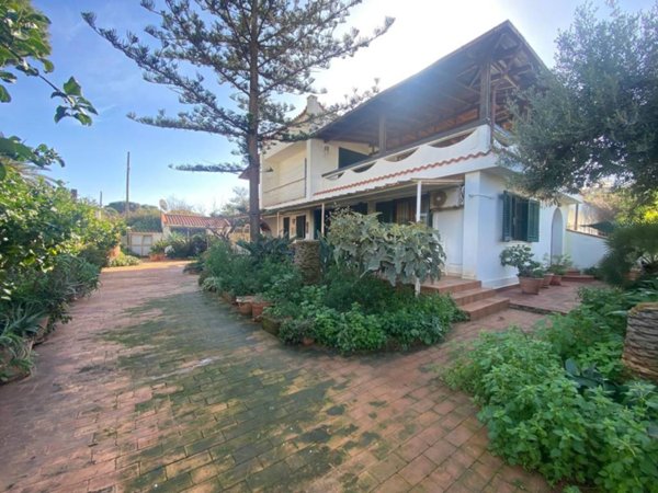 casa indipendente in vendita a Carini in zona Villagrazia di Carini