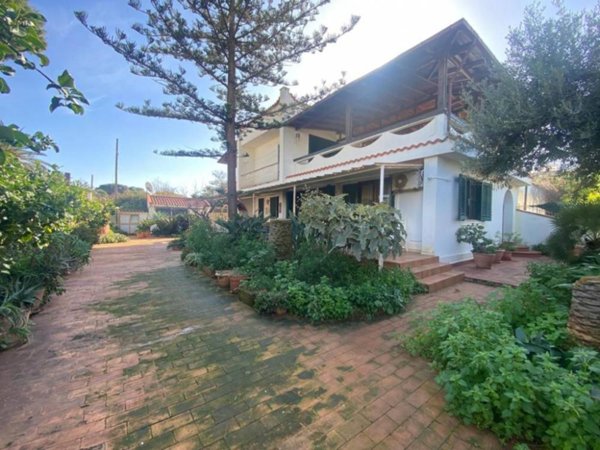 casa indipendente in vendita a Carini in zona Villagrazia di Carini