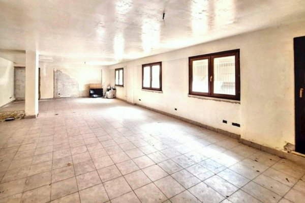 locale di sgombero in vendita a Carini