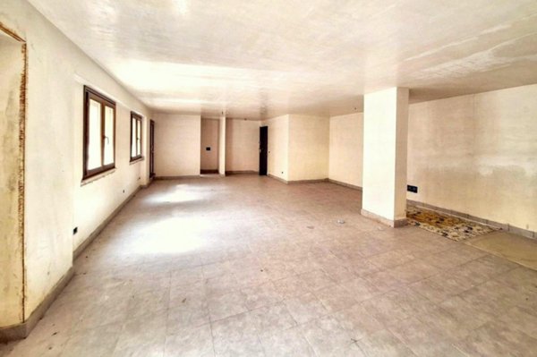 locale di sgombero in vendita a Carini