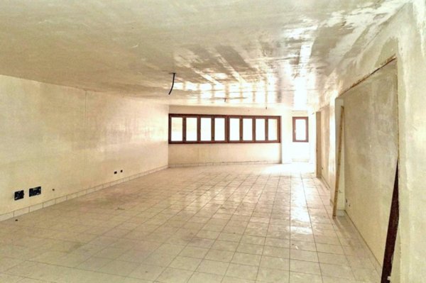 locale di sgombero in vendita a Carini