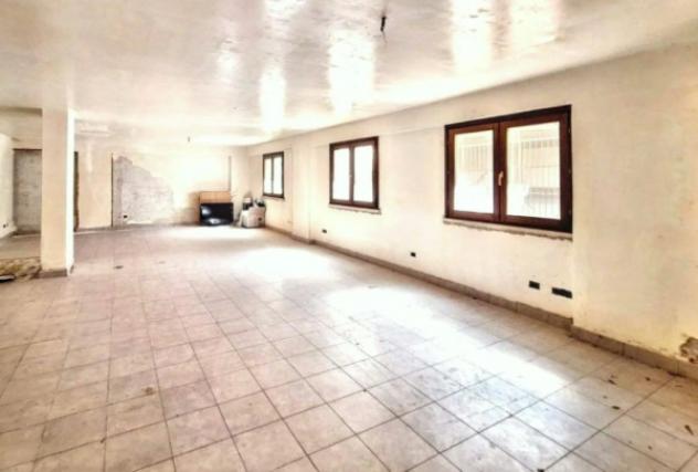 locale commerciale in vendita a Carini