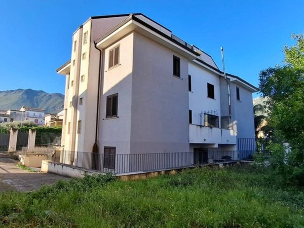 casa indipendente in vendita a Carini