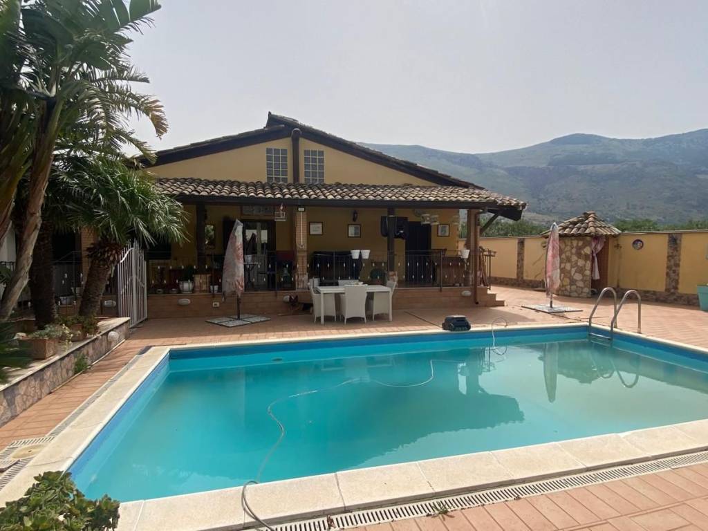 casa indipendente in vendita a Carini in zona Villagrazia di Carini