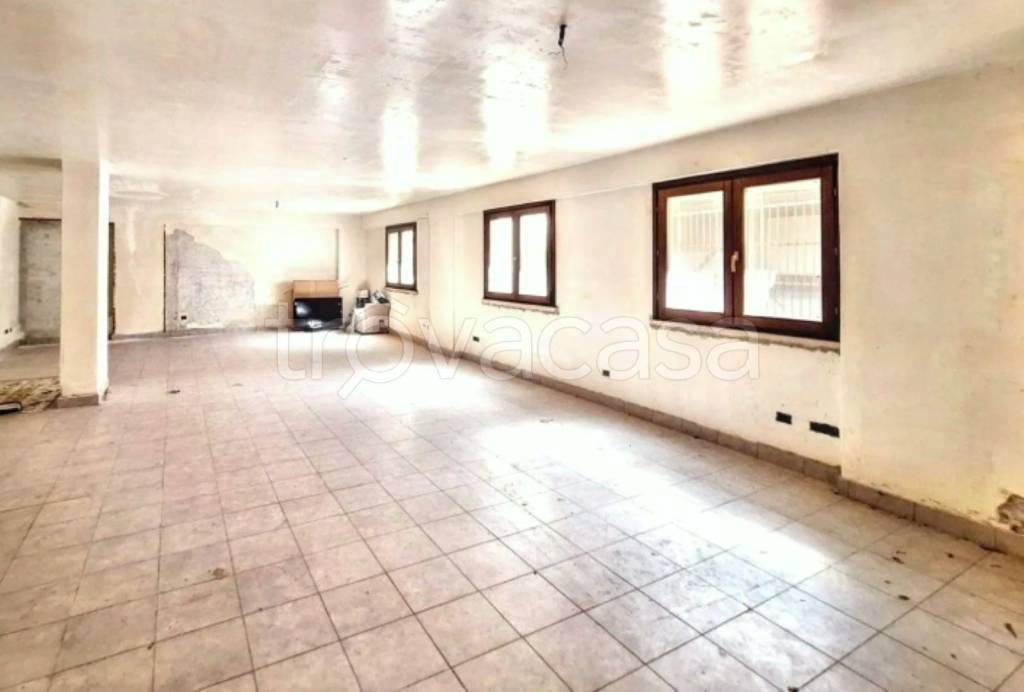 locale di sgombero in vendita a Carini