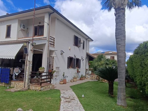 casa indipendente in vendita a Carini