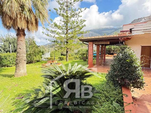 casa indipendente in vendita a Carini