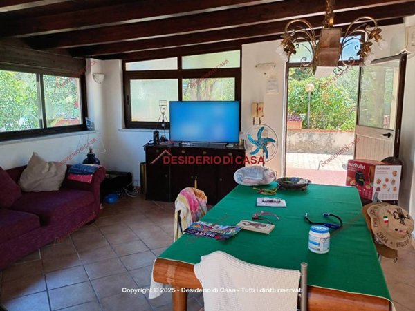 casa indipendente in vendita a Carini in zona Villagrazia di Carini