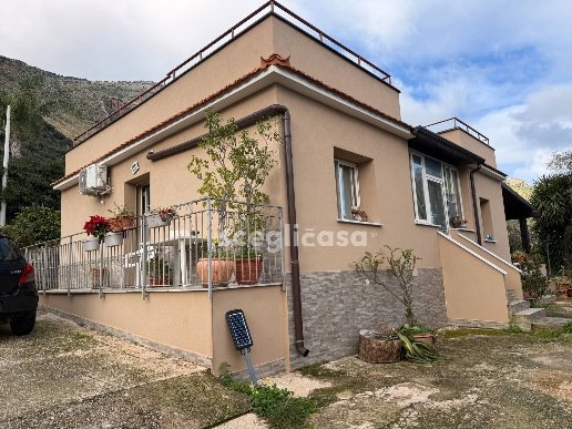 casa indipendente in vendita a Carini in zona Villagrazia di Carini