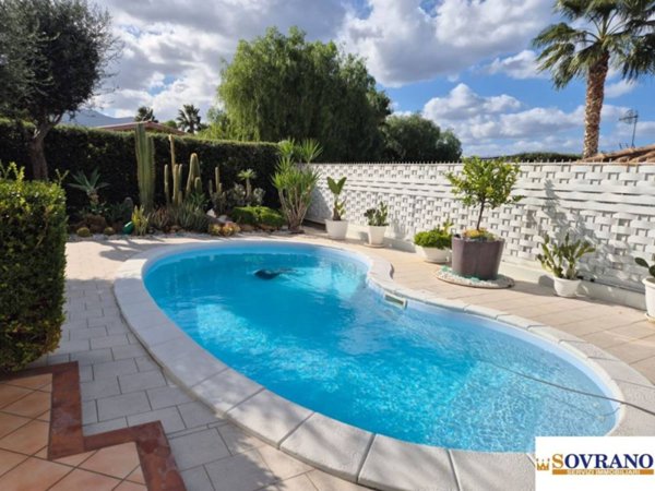 casa indipendente in vendita a Carini