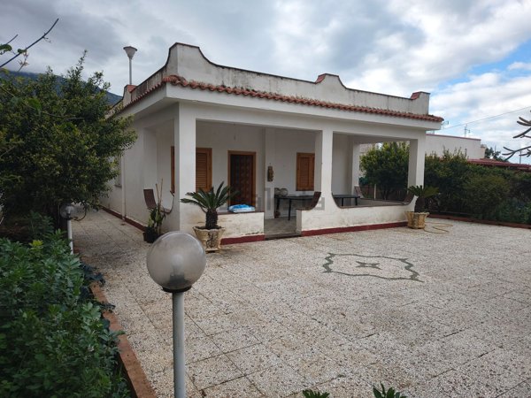 casa indipendente in vendita a Carini in zona Villagrazia di Carini