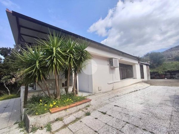 casa indipendente in vendita a Carini