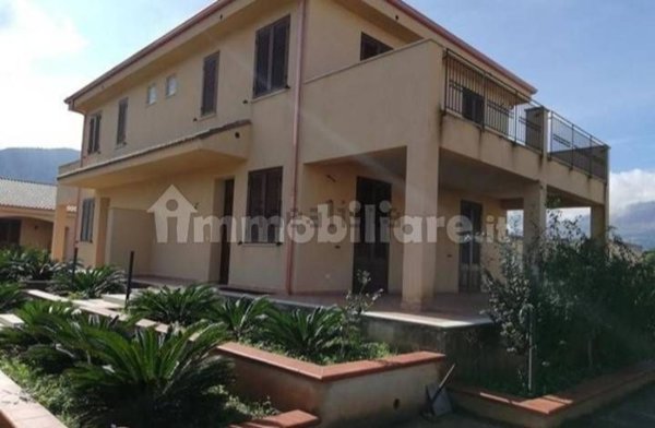 casa indipendente in vendita a Carini in zona Villagrazia di Carini