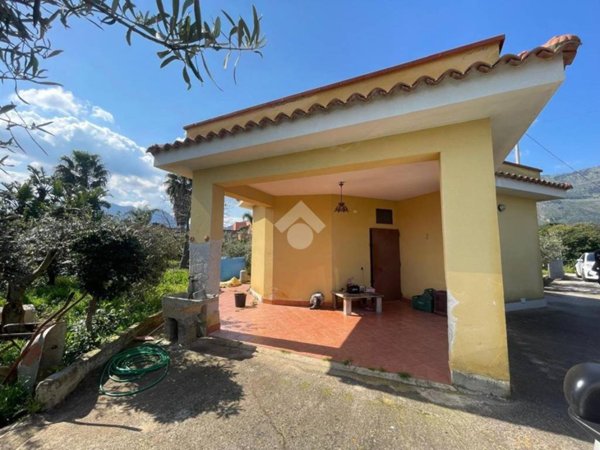 casa indipendente in vendita a Carini in zona Villagrazia di Carini
