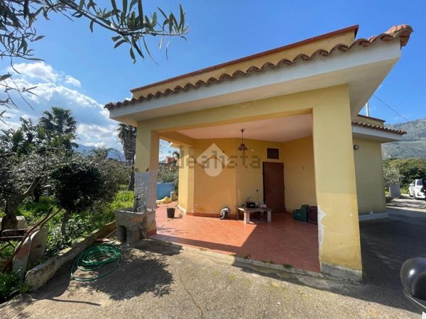 casa indipendente in vendita a Carini in zona Villagrazia di Carini