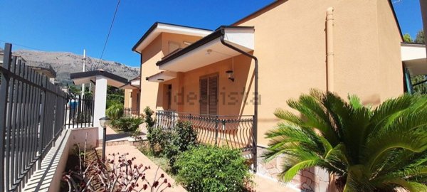 casa indipendente in vendita a Carini